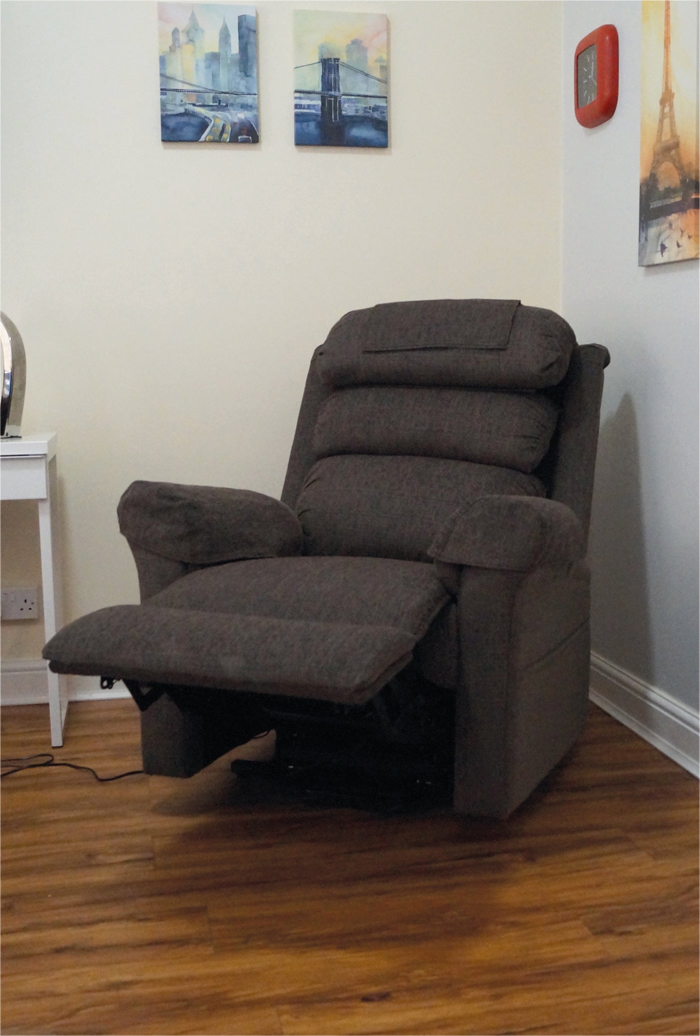 VG700M  Ecclesfield Series Wall Hugging Rise & Recliner - Chenille Material AIDAPT / Category