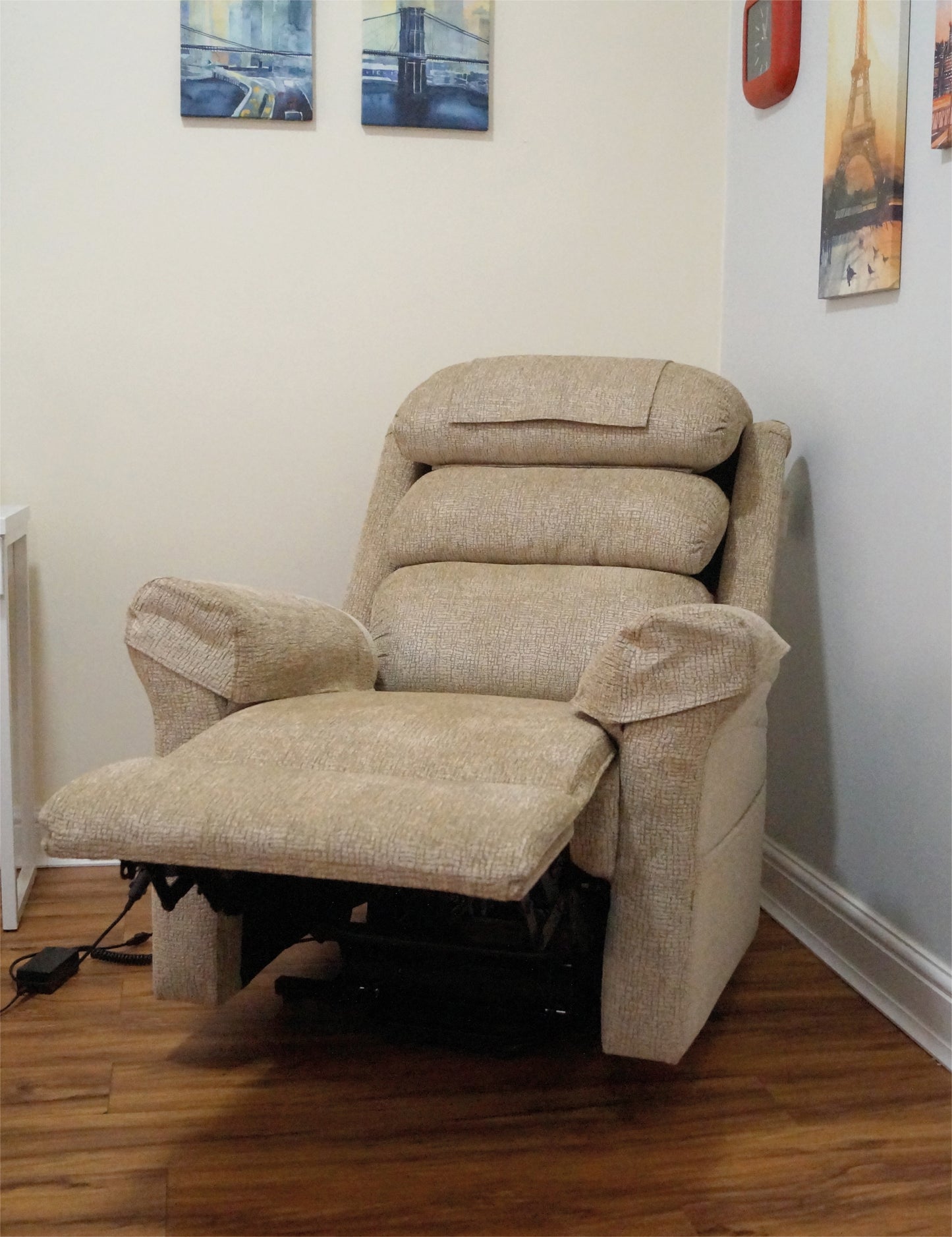 VG700OAT  Ecclesfield Series Wall Hugging Rise & Recliner - Chenille Material AIDAPT / Category